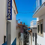 Ascensor House بيت للعطل نازاريه